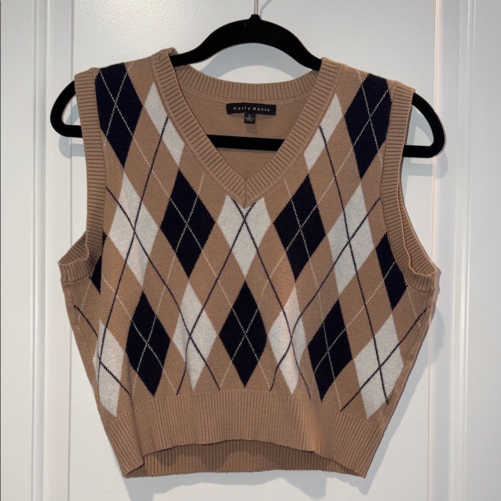Haute Monde Ribbed Knit v-neck Crop Argyle Sweater in Camel/black/white